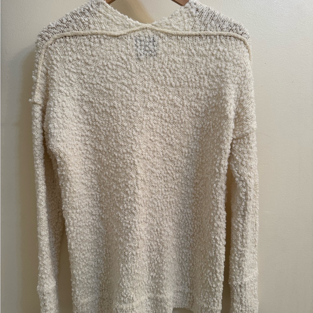 Abercrombie & Fitch Ultra Soft Texturex White V-Neck Sweater - Picture 3 of 7